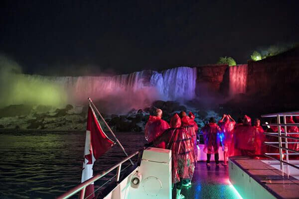 Niagara at Night Walking Tour + Fireworks Cruise & Dinner